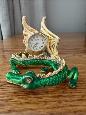 Vintage Elgin Green Dragon Desk
Clock - Excellent Condition, Working w/ New Bat
